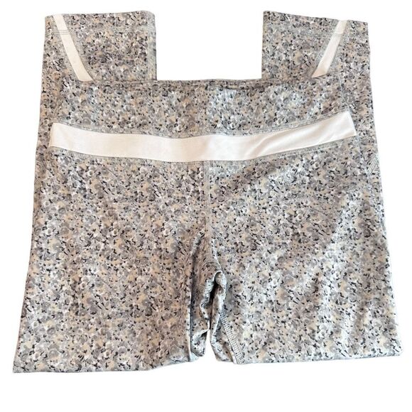 LULULEMON | Run Crop II Luxtreme Petite Fleur Size 4 EUC - Picture 1 of 8